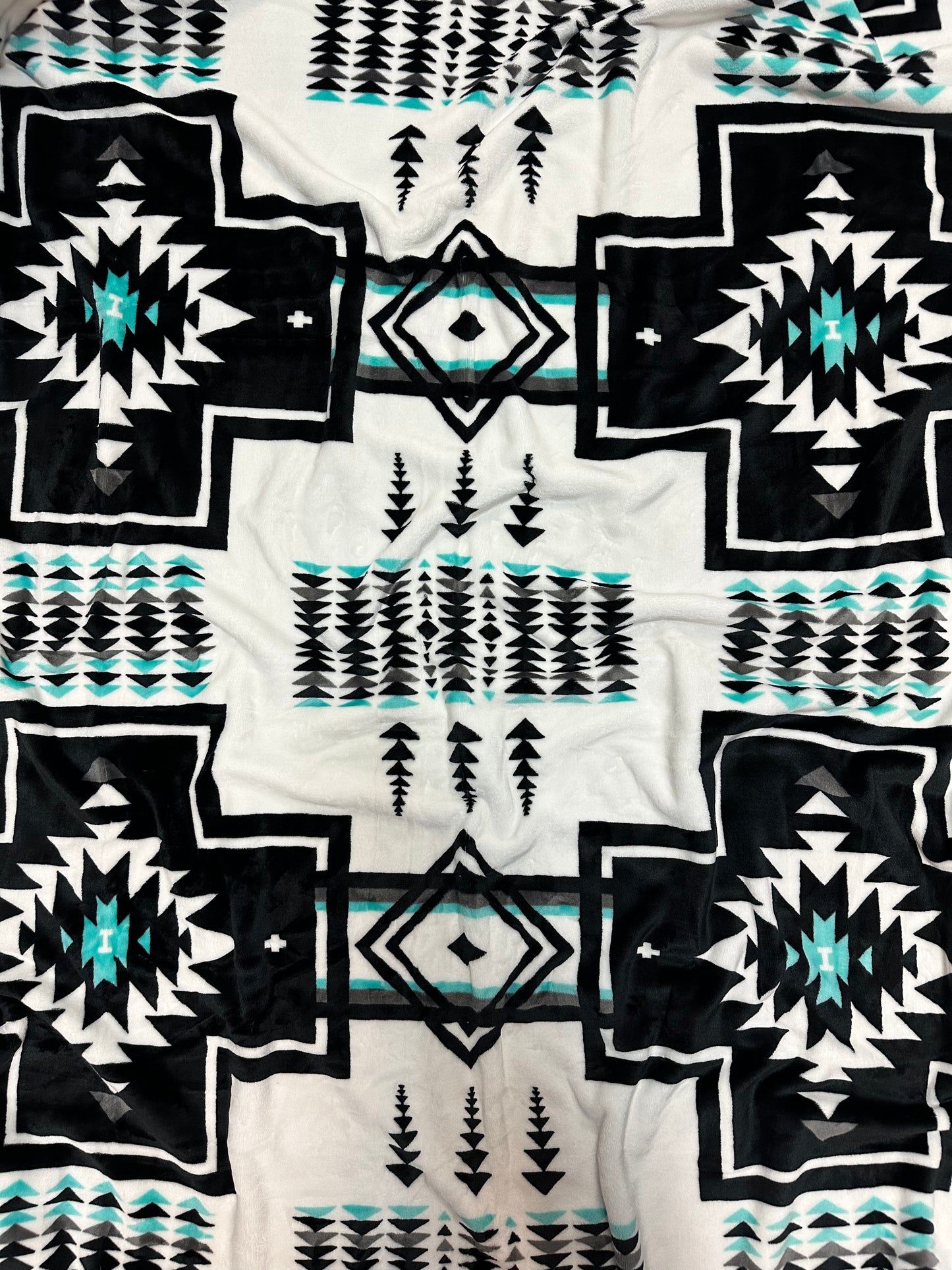 A11 - White & Turquoise Southwest Aztec Flannel Blanket